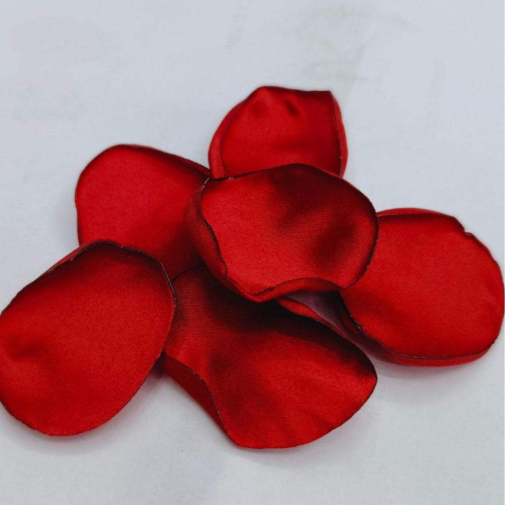 Dekoracje z tkaniny w kształcie płatków na ceremonię ślubną - Kwiatowe akcesoria z przypalanymi brzegami