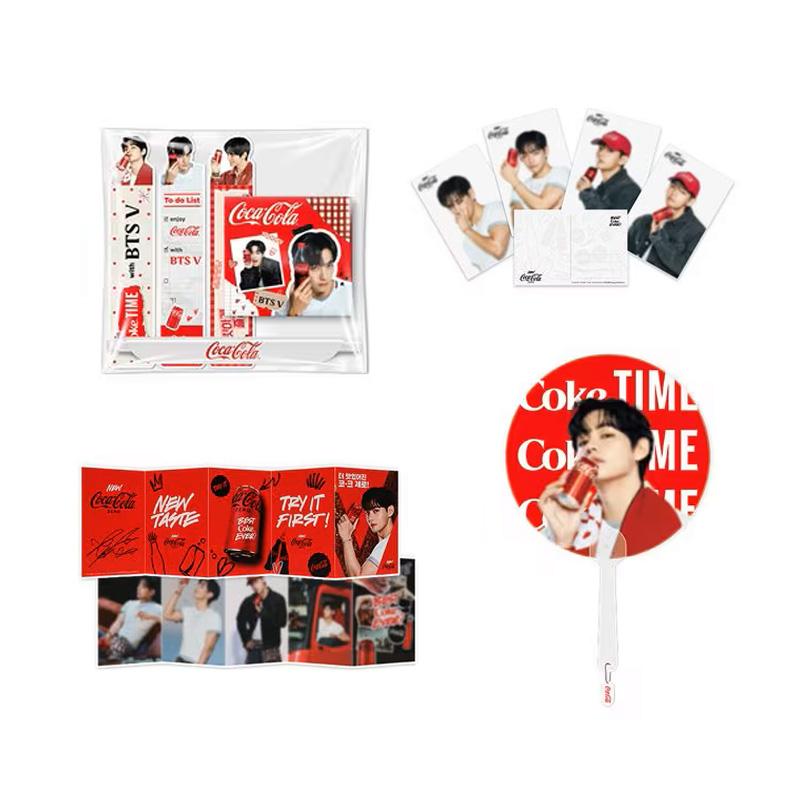 V (Bts), CocaCola – 4 Sorten Fotopostkarte, Akkordeon-Buch, Schreibwaren-Set, Handfächer