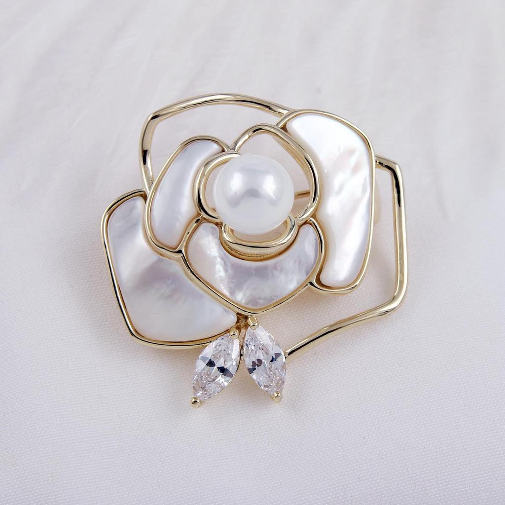High-End Natural Shell Butterfly Camellia Pearl Brooch for Women