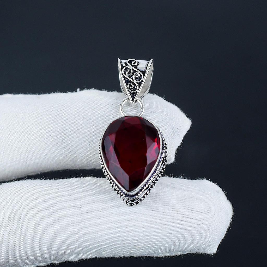 Pandantiv Unic cu Piatră Prețioasă Granat Roșu din Argint 925 Sterling - Design Pară Făcut Manual, Bijuterii pentru Purtare Zilnică, Cadou de Ziua de Naștere
