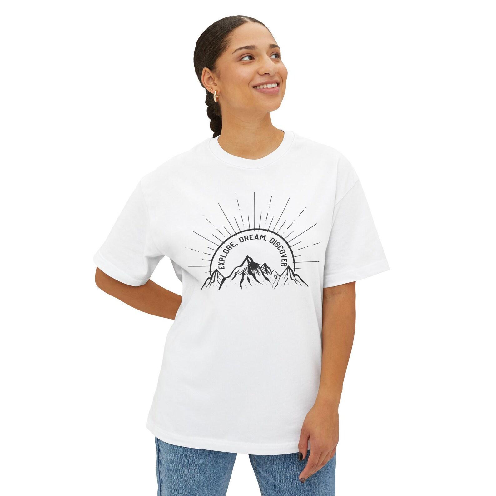 Wanderlust Oversized Tee: Explore Dream Discover Graphic T-Shirt M