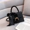 Frauen Vintage Tragbare Handtasche Vielseitige Einzelne Schulter Schräg Über Tasche Weibliche Einfarbig Kleine Quadratische Kette Tasche