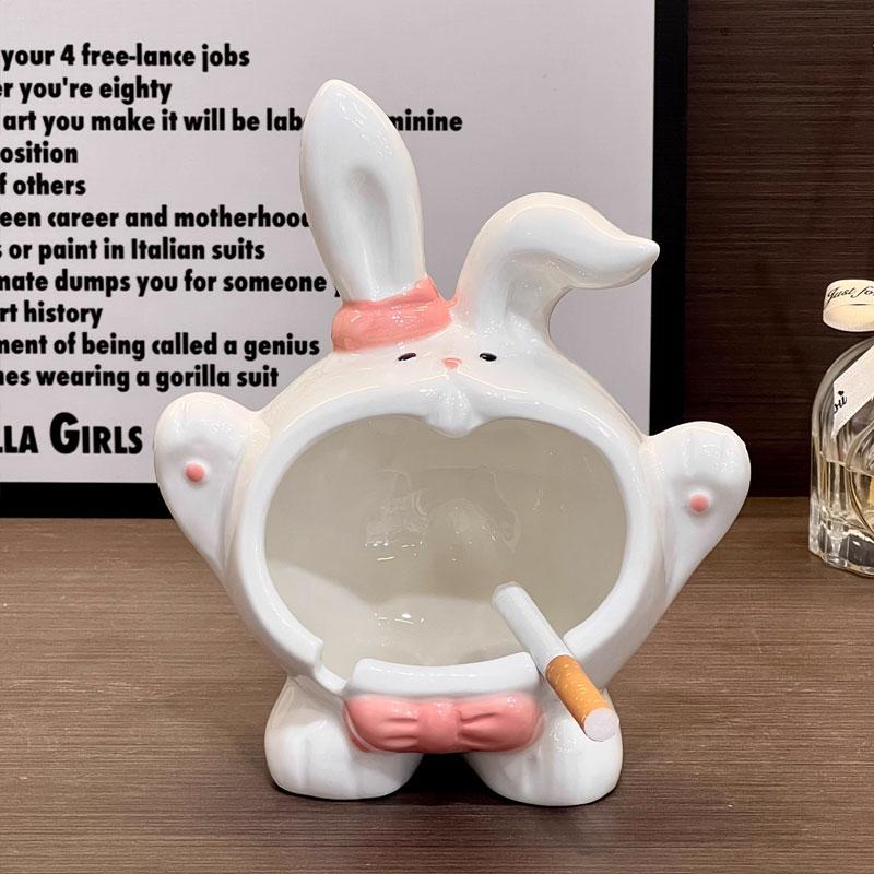 Creative ceramic ashtray for boyfriend's home living room office high-end niche anti fly ash gift decoration ornament ashtray