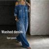 Salopetă din denim elegantă, cu umerii goi și bretele, cu buzunare