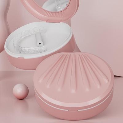 Tragbare Unsichtbare Mundschutz Aufbewahrungsbox mit Spiegel und Prothesenreiniger für kieferorthopädische Apparaturen.