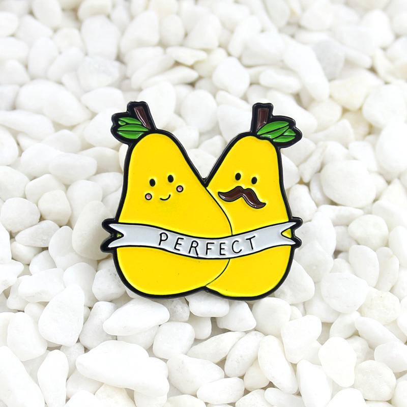 Cute Cartoon Couple Pear Hug Brooch - Trendy Love Badge