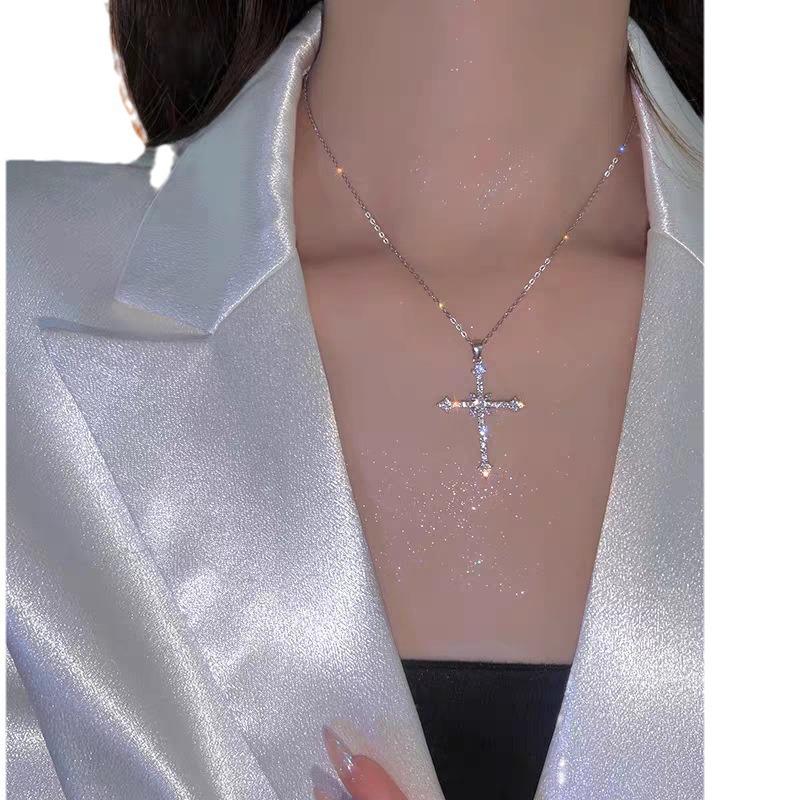 Women's Trendy Star Cross Necklace: Light Luxury, High-End, Cold Style, Textured, Versatile Clavicle Chain