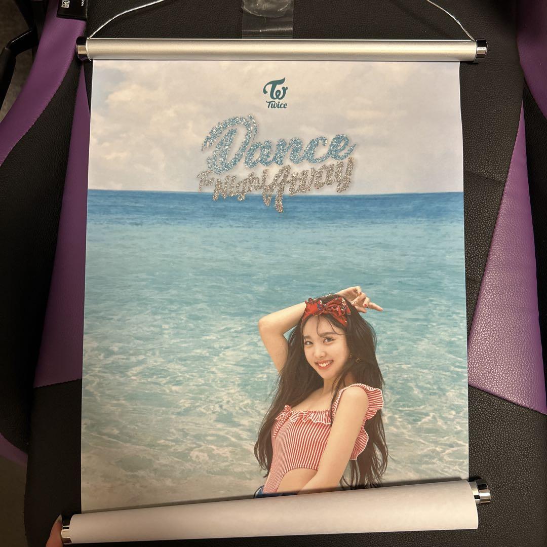 

[USED] Twice Nayeon Tapestry