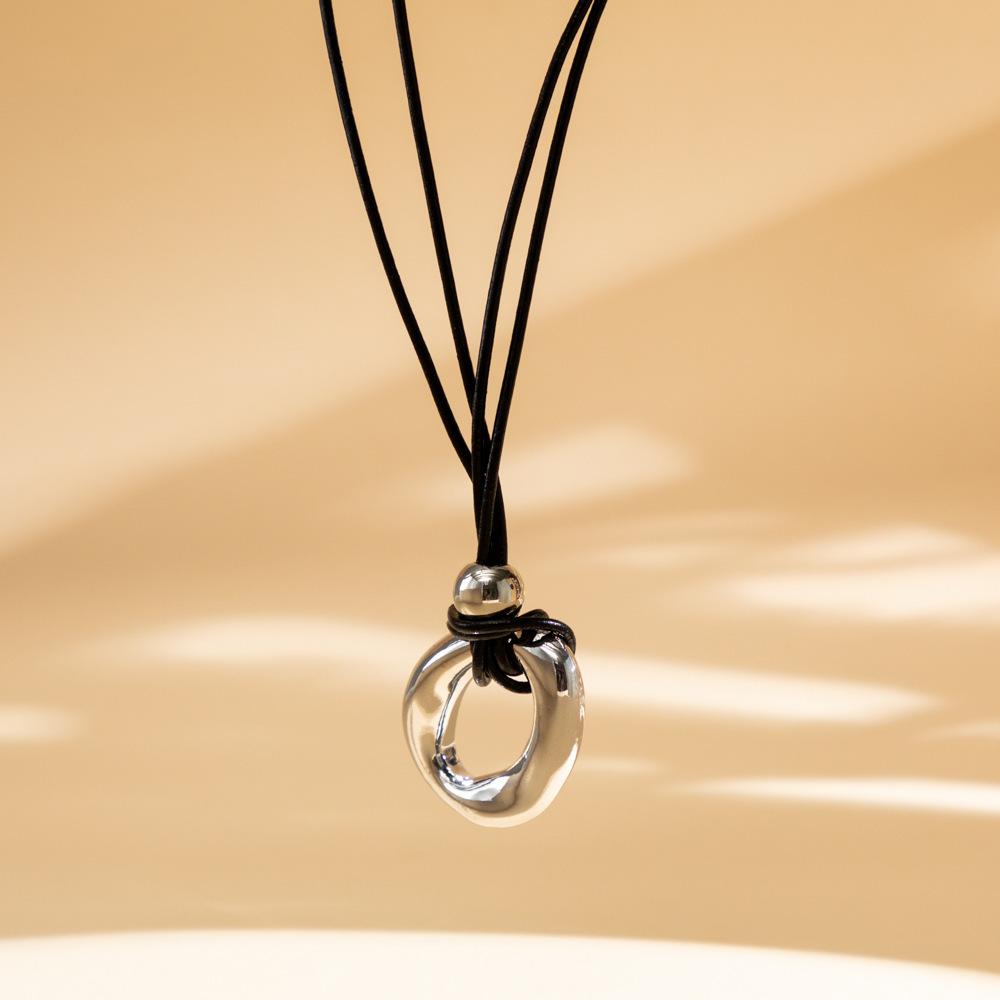 Circle Irregular Unique Pendant Necklace For Women Stylish Minimalist Design In Gold And Silver