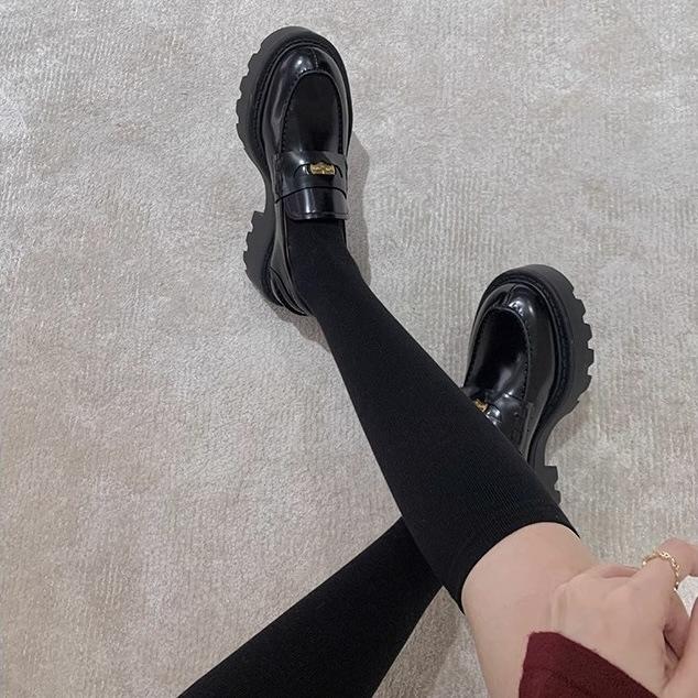 Druva Hem~ Lyxig Nappa Edition Små Guldmynt Rund Tå Läderskor Tjock Klack Platå Enkla Skor Loafers för Dam Höst