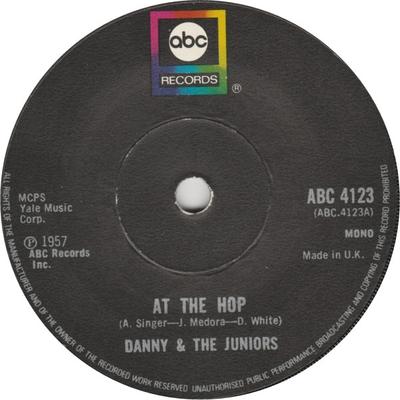 Disque 7 pouces DANNY & THE JUNIORS - At The Hop ABC4123 ABC Records 1976 UK Rock Occasion