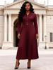 Elegantes Plus-Size-Kleid in reiner Farbe mit Perlen und Miyake-Falten
