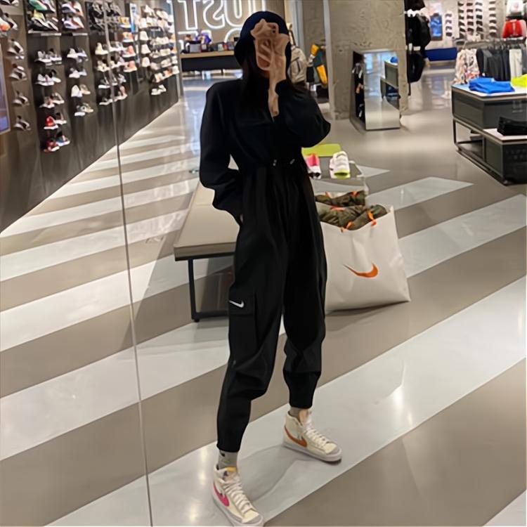 Nike Potisk loga Detail kapsy Dlouhý rukáv Jednobarevná pracovní kombinéza Dámské kombinézy Černá DV2302-010