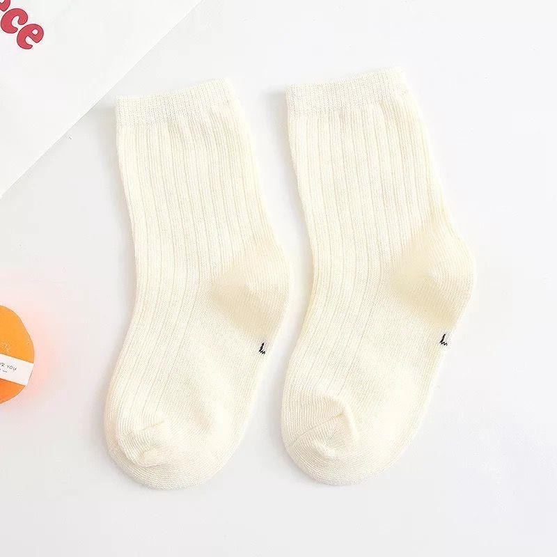 Frühling Herbst neuer Stil Kindersocken gekämmte Baumwolle farbige Süßigkeiten mittellange Baumwollsocken für Jungen Mädchen niedliche Studentensocken