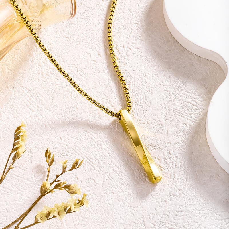 Hip Hop Fashion Pendant: Versatile Titanium Steel Necklace, Trendy Cross-border Design for Couples, Simple and Stylish Collarbone Chain