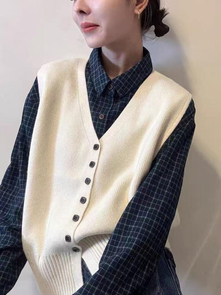 Korean Simple Solid Color V-neck Single-breasted Knitted Vest New Fashion Temperament Versatile Stacked Knitted Top