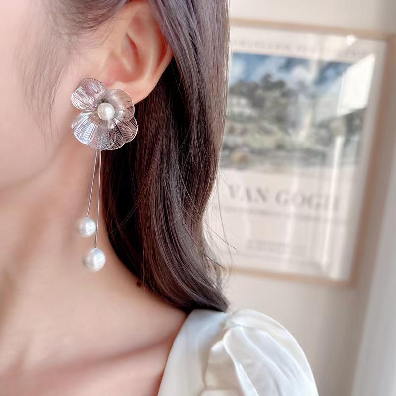 Exquisitos Pendientes Largos de Borla de Perla Metálica Pendientes Colgantes de Flores Irregulares Únicos para Mujer Joyería de Boda Femenina