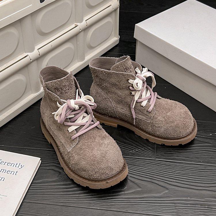 Grape mother's boots of the same style increase by 4cm in autumn~ fashionable big round head contrasting color pair of shoelaces short Martin boots fo