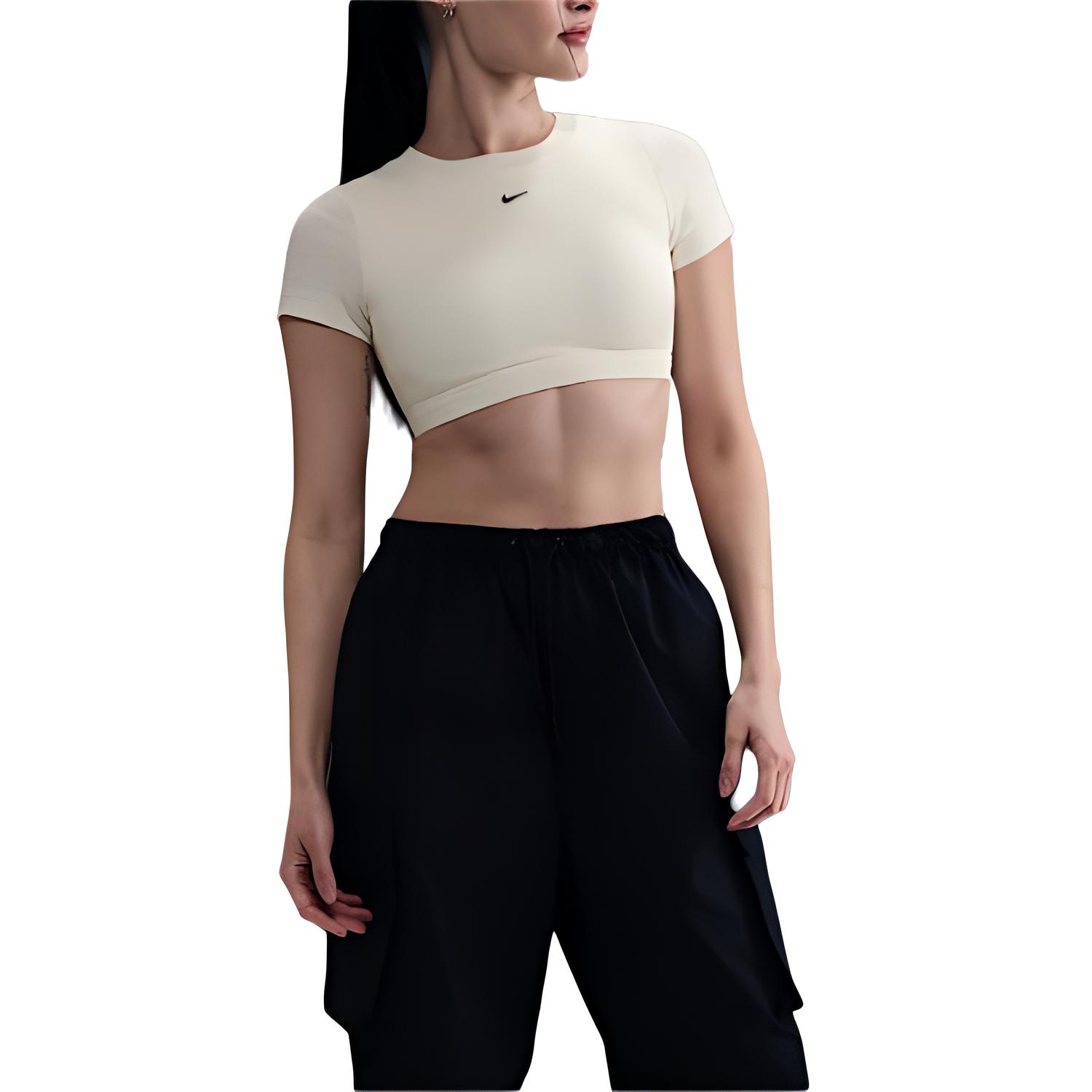 

Nike Женская футболка с круглым вырезом, логотипом, коротким рукавом, облегающего кроя, бежевая HF5418133 L