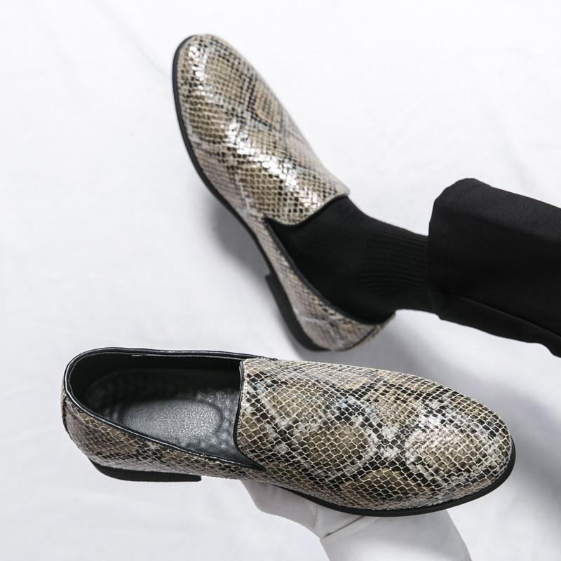 Fashion Luxury Golden Snake Skin Pattern Design Men Ventilation Comfortable Soft Flat Bottomed Round Toe Driving Leisure Loafer Shoes