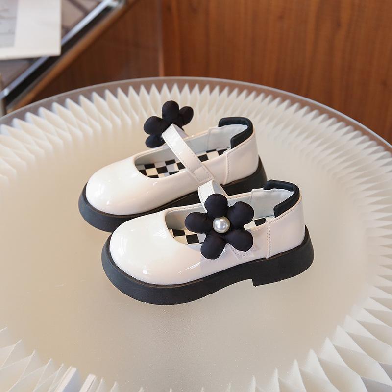 

Girls small leather shoes 2025 summer explosion flower fashion single shoes soft sole non-slip princess shoes white campus performance Size 29 18.1 белый