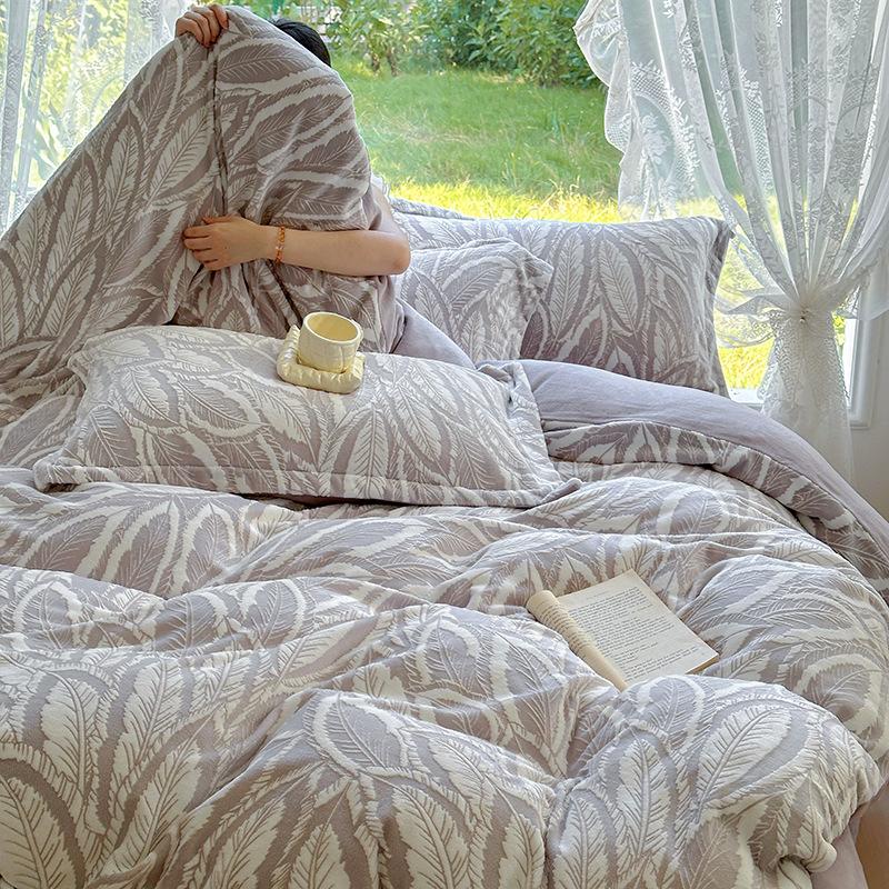 

Комплект из 4 предметов класса А для матерей и младенцев, утолщенный, с трехмерной резной молочной флисовой стеганой наволочкой, зимний теплый короткошерстный кроличий флис 1.8m Sheet 4pc Quilt Cover 2*2.3m