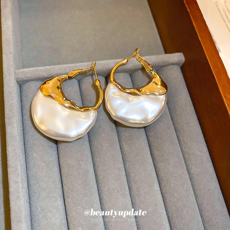 Silver Needle Pleated Bag Pearl Earrings - French Elegance, High-End Versatile Accessories for Women