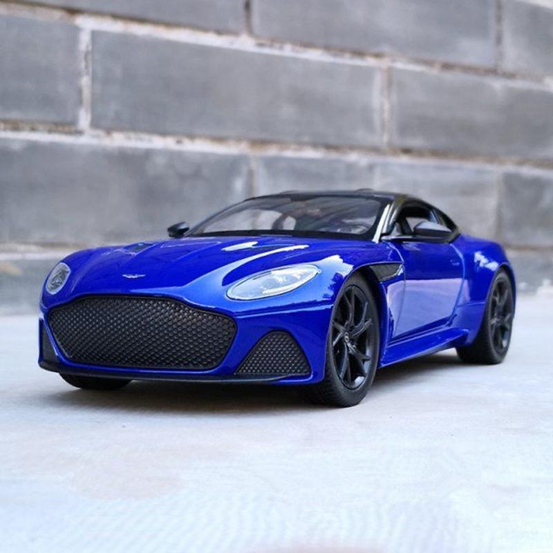 WELLY 1/24 Aston Martin DBS Superlaggera High Quality Alloy Sport Car Model Diecast Metal Track Racing Vehicle Children Toy Gift