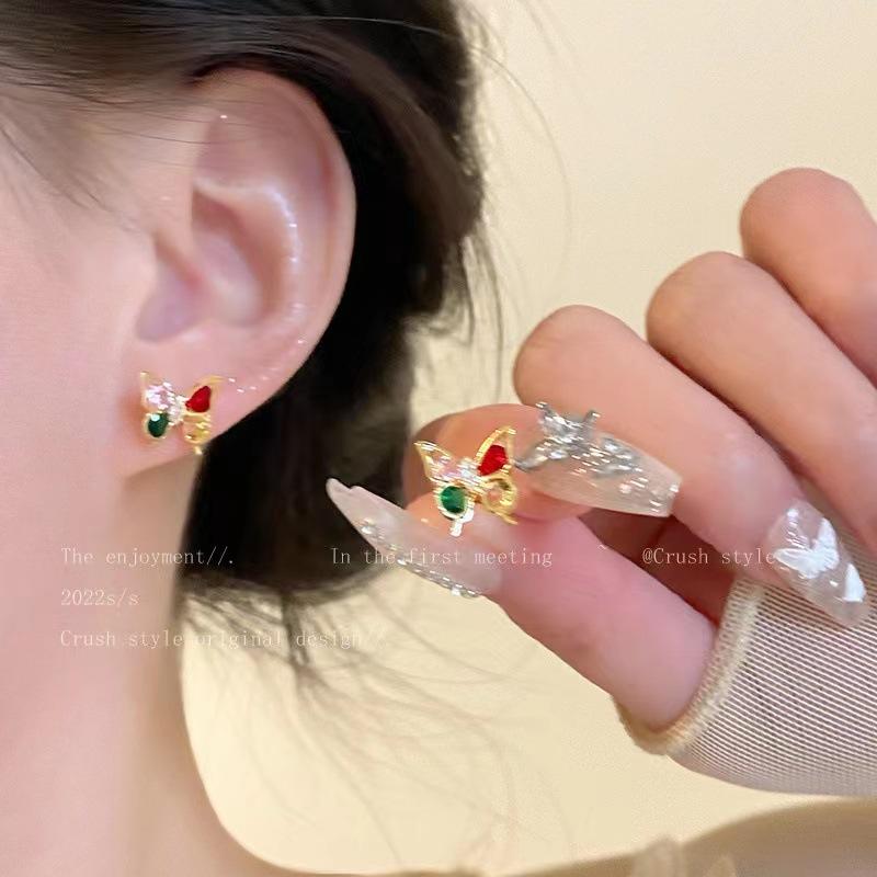 Sweet and cool girl~ Light luxury high-end butterfly earrings New year's trendy cold wind sweet stud earrings and ear jewelry