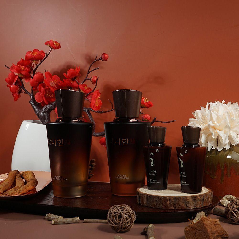 XDFDRZPJ, a traditional Korean cosmetics product, provides intensive moisture and provides healthy skin for men.