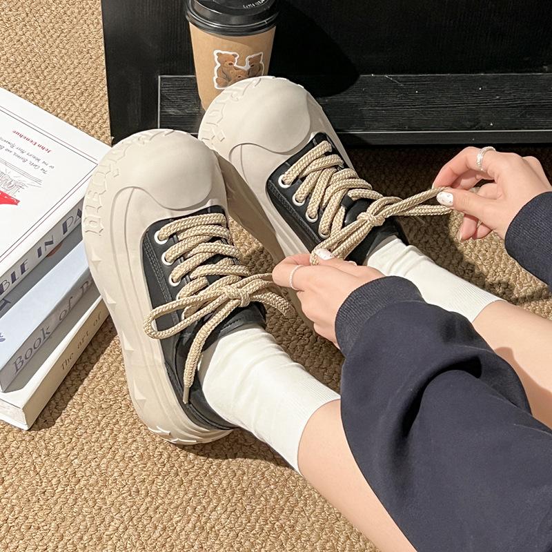 Korean version of platform muffin shoes women's 2025 autumn new big head shell head lace-up small man height increase casual board shoes