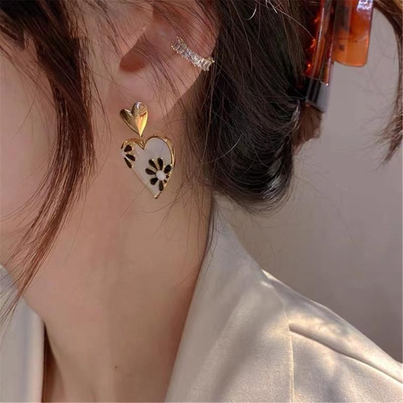 Floral Heart Shape Earrings Dainty Spring Design Comfort Fit Alloy Ear Accessories for Daily Wear