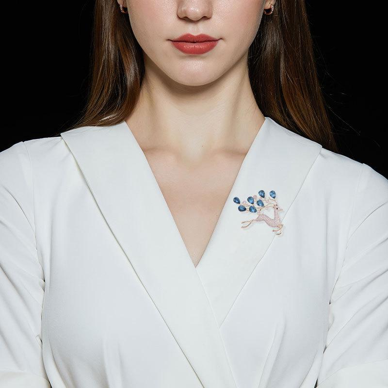 Blue Faux Crystal Deer Brooch - Elegant High-End Suit Accessory Anti-Exposure Pin