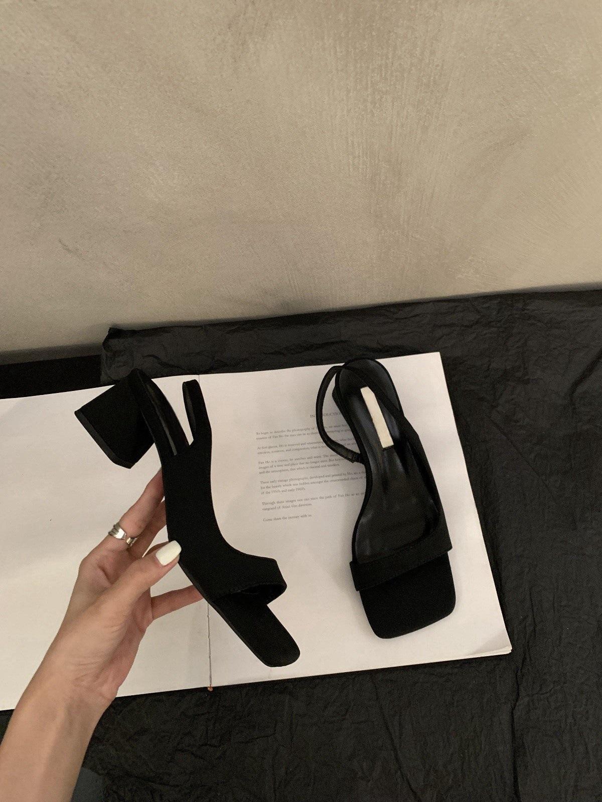 

Французские нишевые серебристые сандалии на толстом каблуке, туфельки феи, 2025 новый летний темперамент с юбкой, высокий каблук, римские туфли 39 чёрный