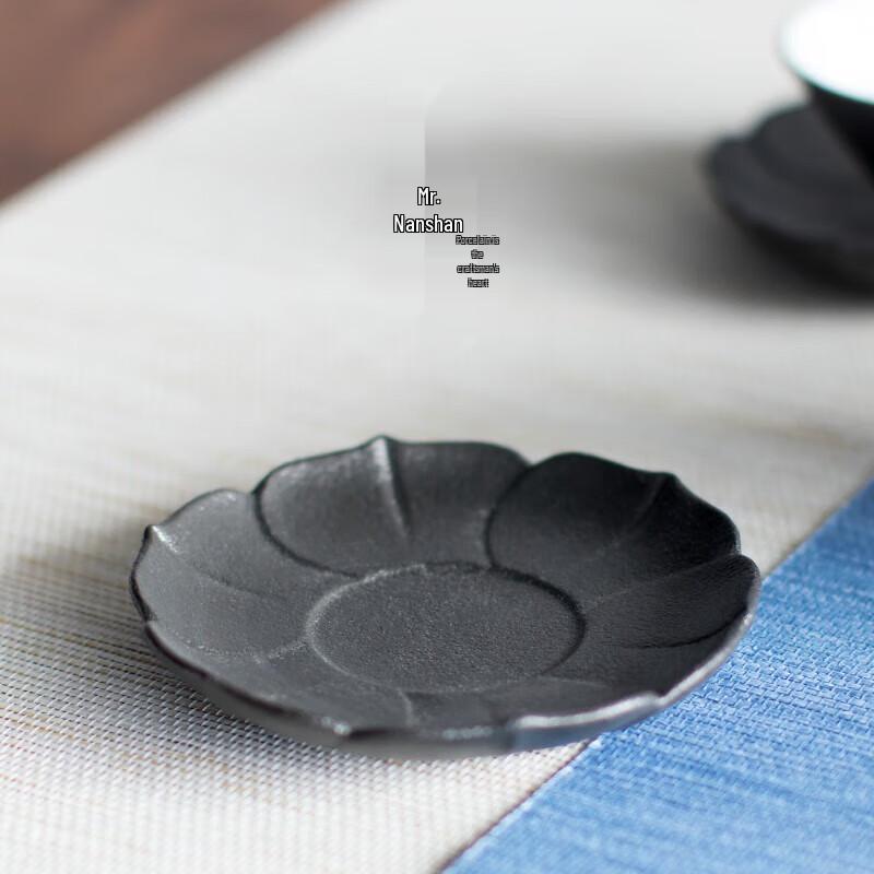 Black Pottery Blooming Lotus Coaster