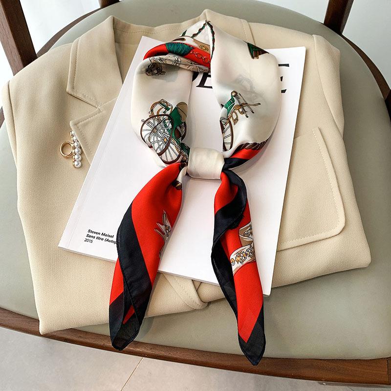 Luxury Animal Silk Satin Head Scarf For Women Plaid Print Kerchief Neck Scarfs 70cm Square Shawls and Wrpas Scarves For Ladies