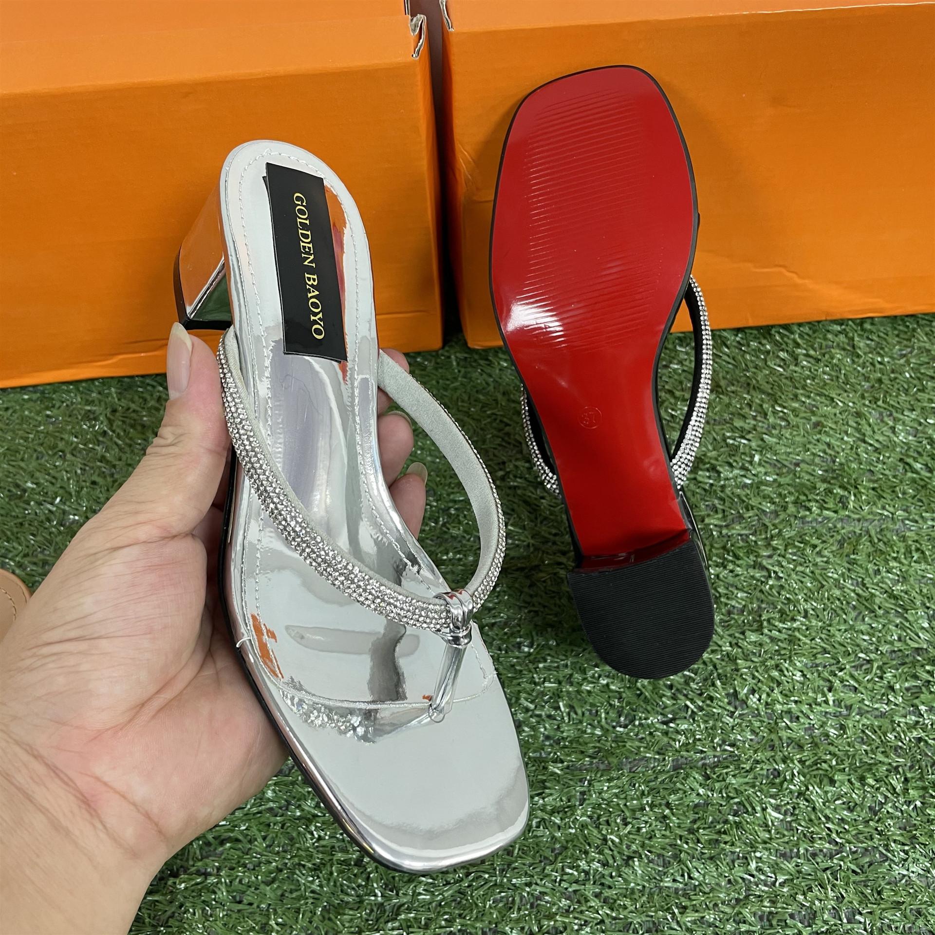 

Туфли на тонком каблуке Женские тапочки Уличные шлепанцы Резиновые шлепанцы Мюли на каблуке Низкие пантофли Черные сандалии Гавайские высокие блестки 37 серебряный