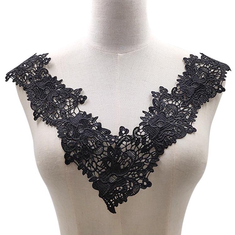 

Водорозчинне мереживо та 3D-вишитий корсаж з поліефірного шовку.