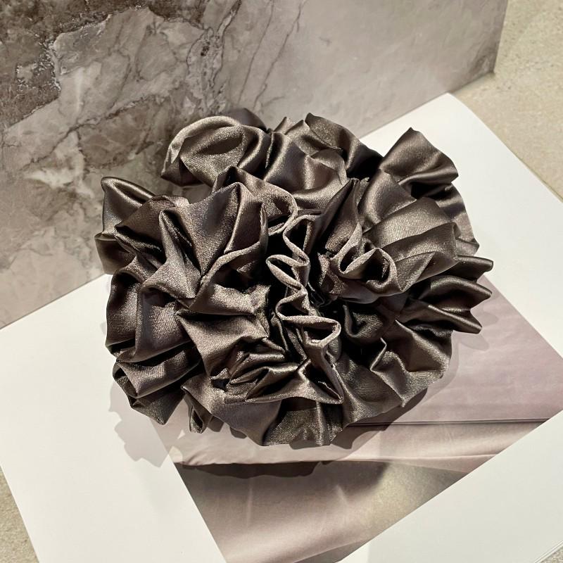 

Резинка-скранч в корейском стиле MONA из цветочного плиссированного атласа для пучков