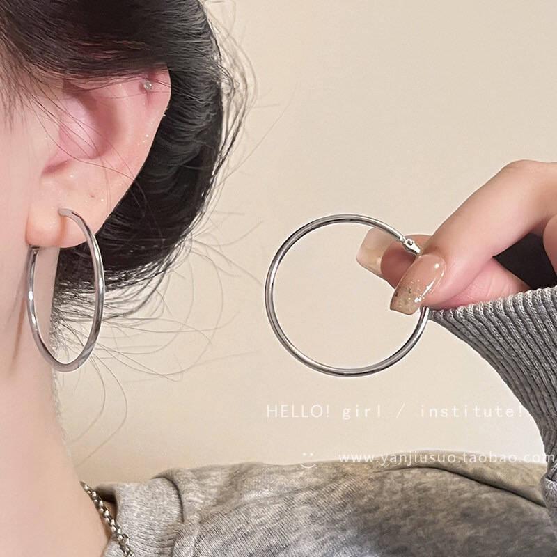 Minimalist Silver Needle Hoop Earrings - Light Luxury, Versatile, Women's High-End Metal Circle for Everyday Wear