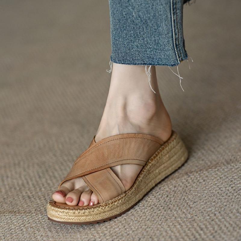New Summer 2025 Outdoor Fashion Soft French Cross-belt Thick-soled Wedge Heel Straw-woven Cool Round Toe Soft Soles Slippers
