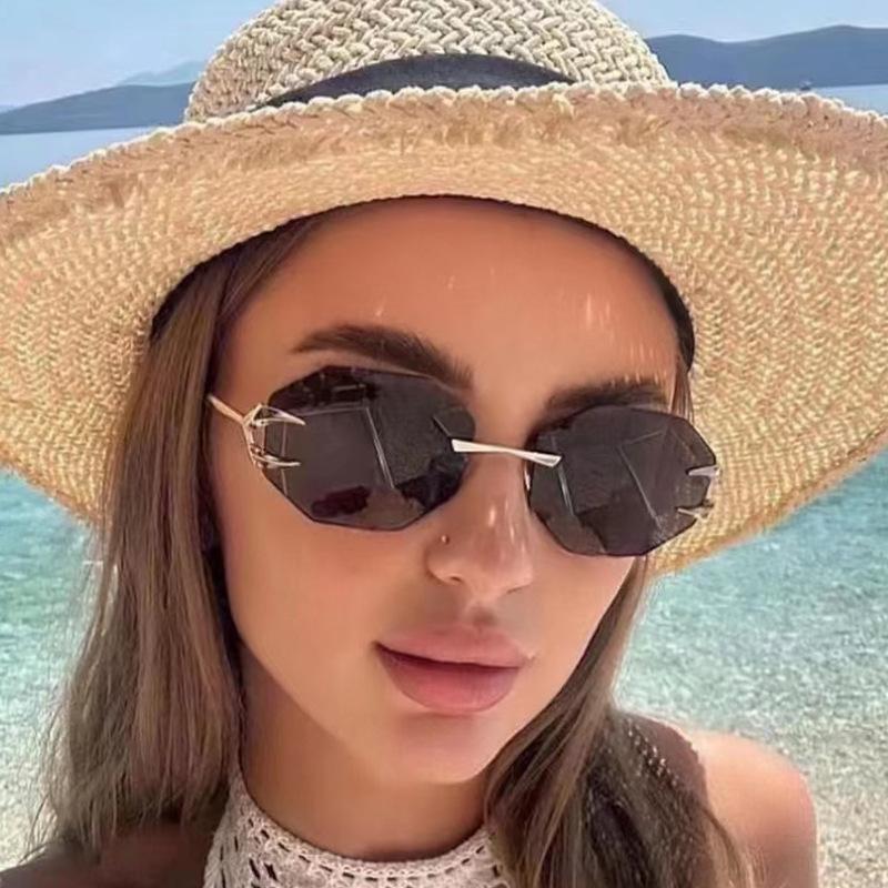 

Очки в восьмиугольной оправе. Модные солнцезащитные очки без оправы. Солнцезащитные очки с козырьком.