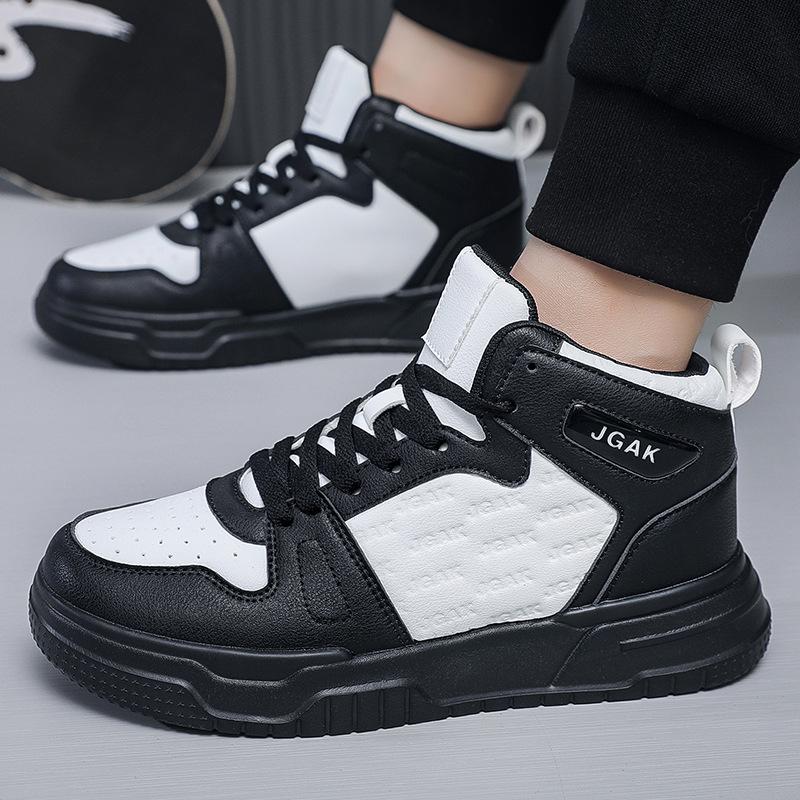 New Leather White Shoes Trendy Mid-top Board Shoes Fashion Men's Shoes Extra Large Size Shoes Sports and Leisure Shoes Spot