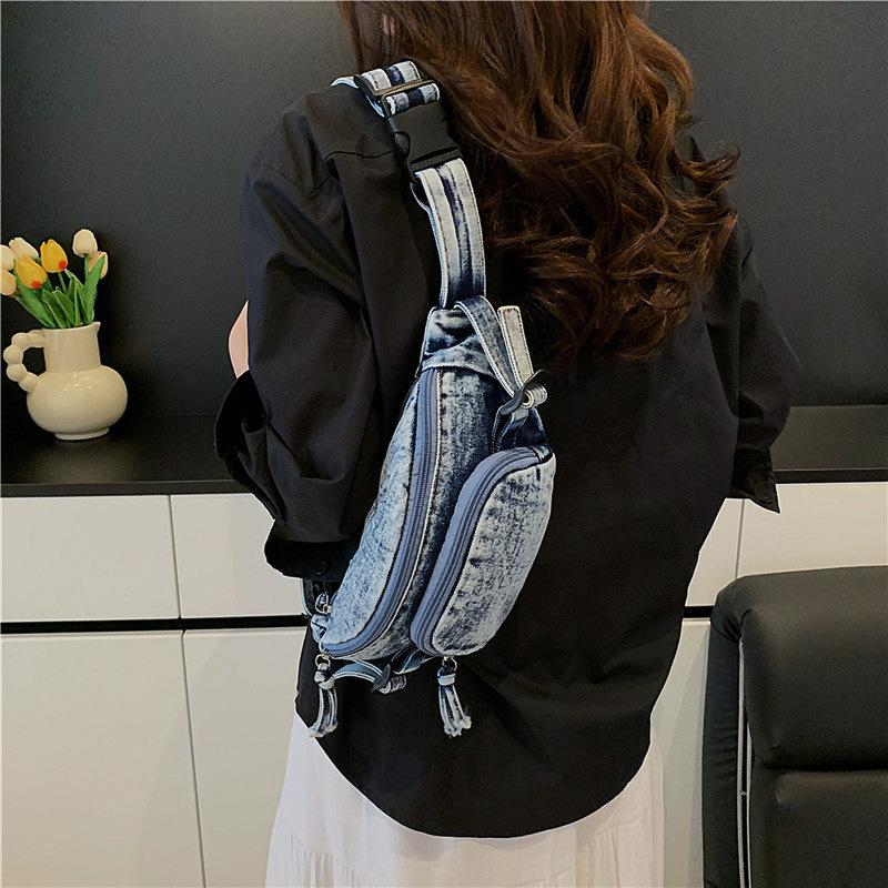Damenmode Blau gewaschener Denim Hüfttasche Crossbody Brust Schultertasche Verstellbarer Riemen Reißverschlusstaschen Reise Sport