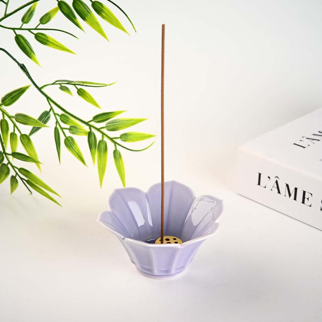 Lotus Ceramic Incense Holder - Creative Sandalwood Burner & Indoor Ornament.