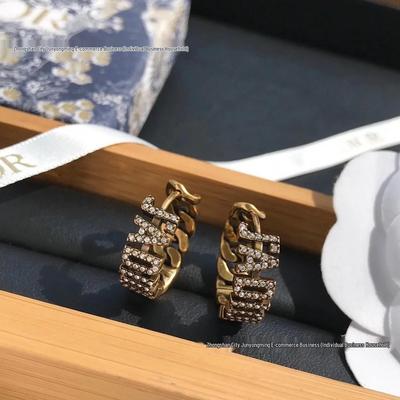 Di Jia Antiek Brons Tarweaar Brief Stud Oorbellen - Retro Stijl voor Dames met Volledige Diamant Details