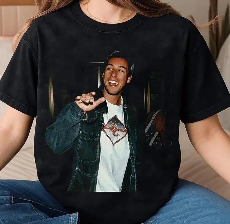 T-shirt Grafica Vintage Adam Sandler, T-shirt Grafica Film Divertente, ristampa