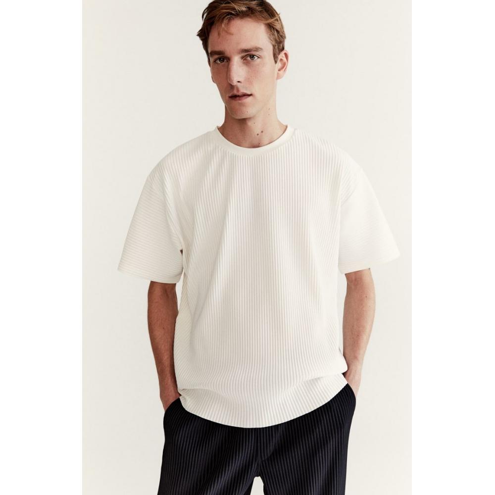 

Плиссированная футболка свободного кроя HM кремового цвета