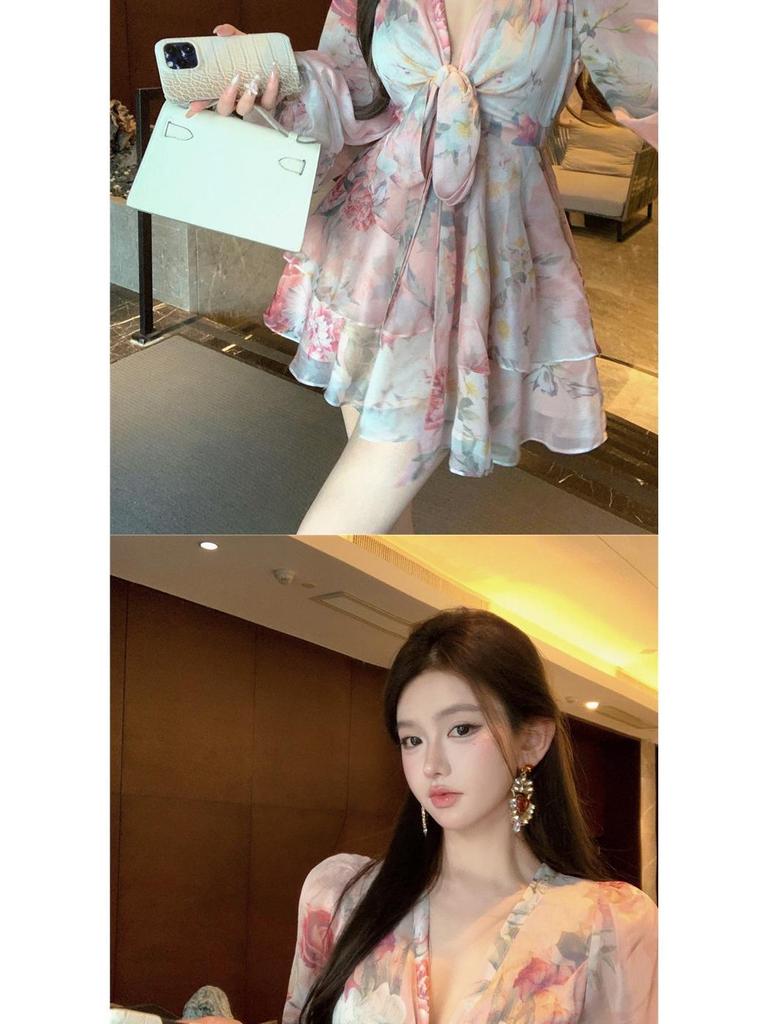Elegant V-Neck Floral Tie-Up Dress with Cinched Waist – A Versatile, Fashionable Slim-Fit Short Skirt for Women