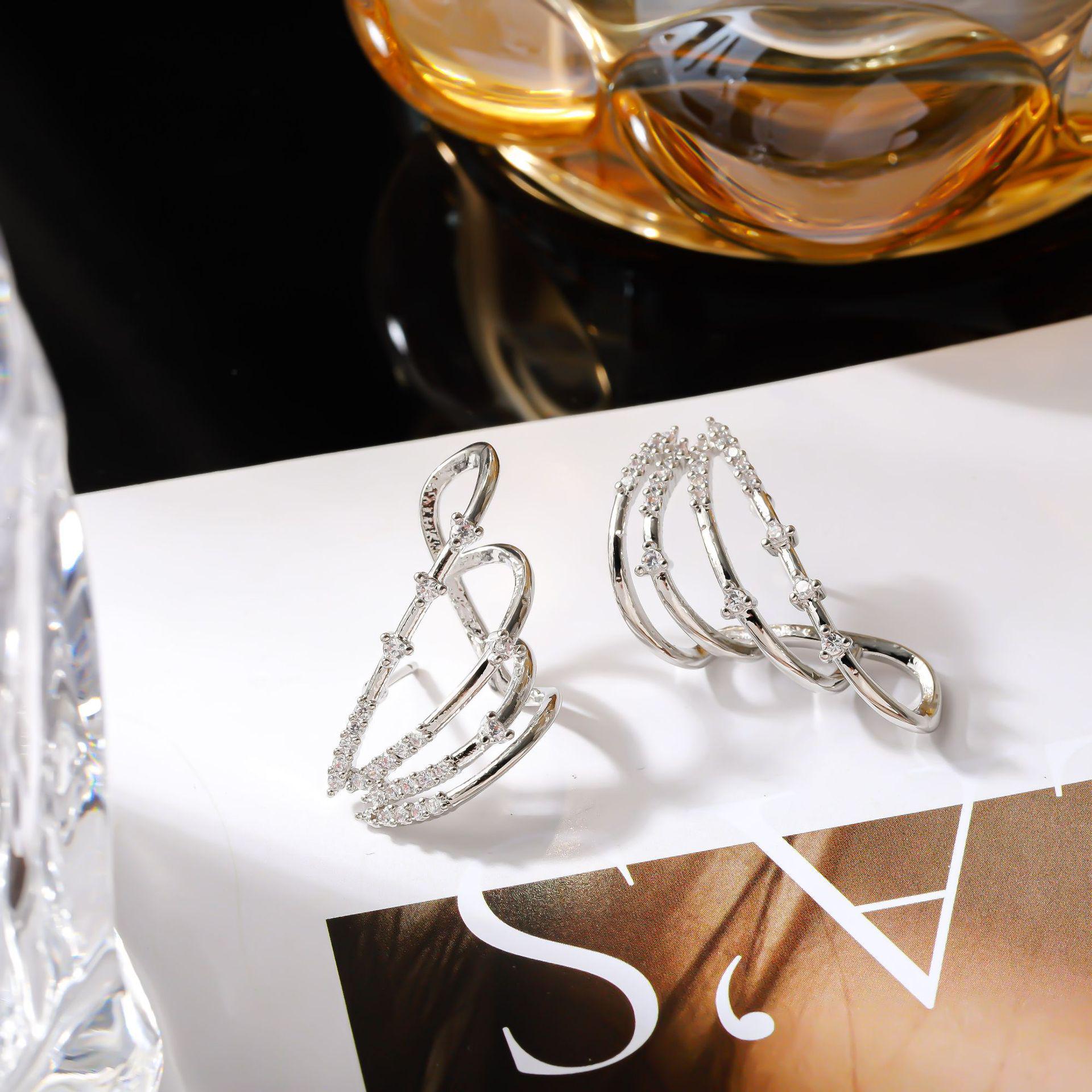 Chic Rhinestone Vine Stud Earrings - Elegant, High-End Ear Cuffs Inspired by Celebrity Style